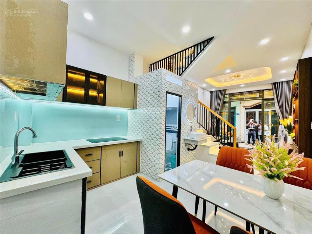 Nhà mt nhựa đ. 3/2, quận 10, 1 trệt 3 lầu dt 90m2 6x15m shr full thổ, đường 10m giá 8 tỉ còn tl