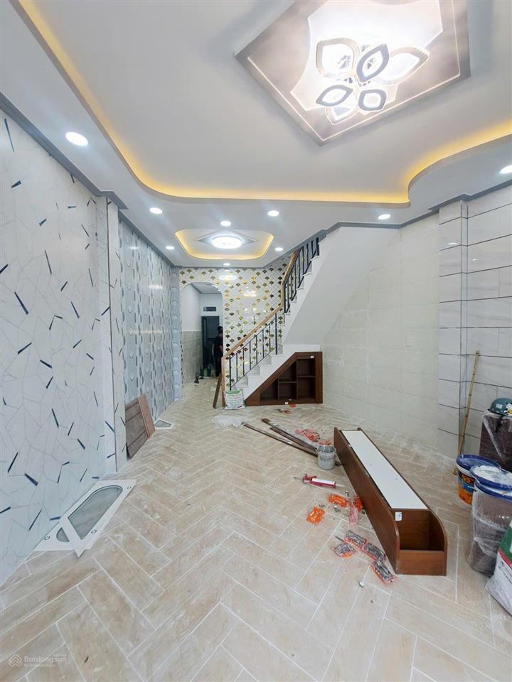 Nhà lê văn sỹ  phú nhuận 5x16m  80m2, 2 lầu, 4pn, 3wc  shr. chủ ngộp bán gấp