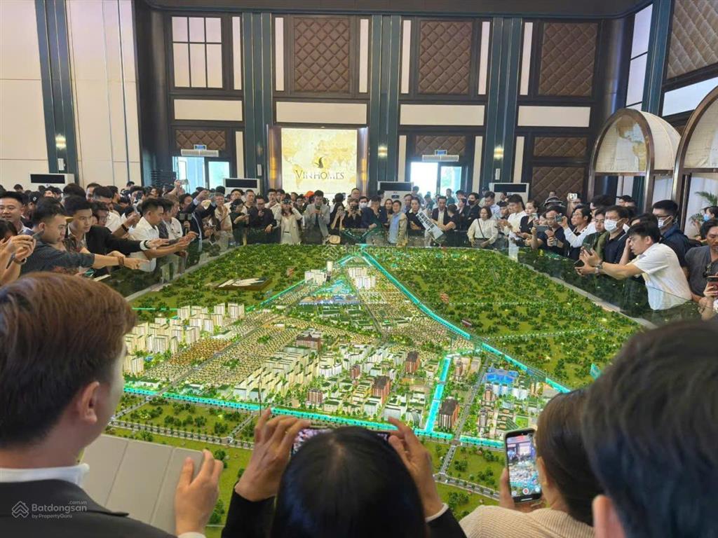 Vinhome hóc môn giá f0 thanh toán 900 triệu mt nhựa 40m view công viên
