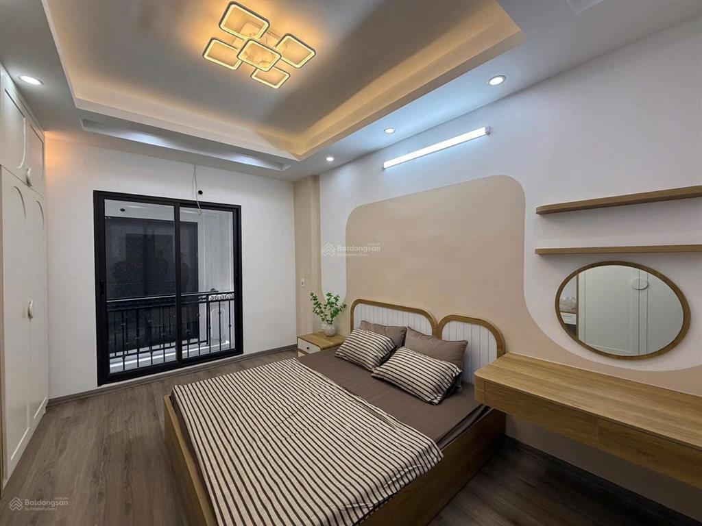 Bán nhà ngô gia tự  phân lô  oto đỗ cổng full nt  30m 5 tầng chỉ 6 tỷ