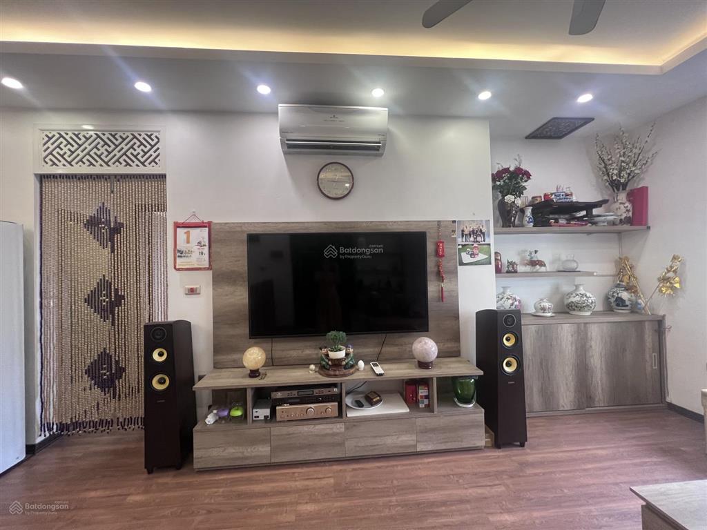 Bán căn hộ chung cư trần quý kiên, dịch vọng, cầu giấy 57,5m2, 2 ngủ, 1 wc, 1 khách, 1 bếp.