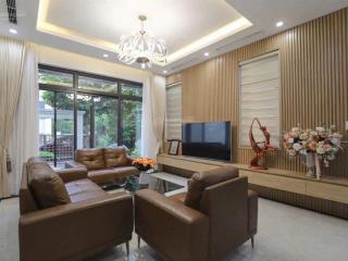 Cho thuê biệt thự starlake tây hồ tây, nhà mới, đẹp 200m2, 3 tầng, 4n+1, 5wc, sân vườn, 78tr/t