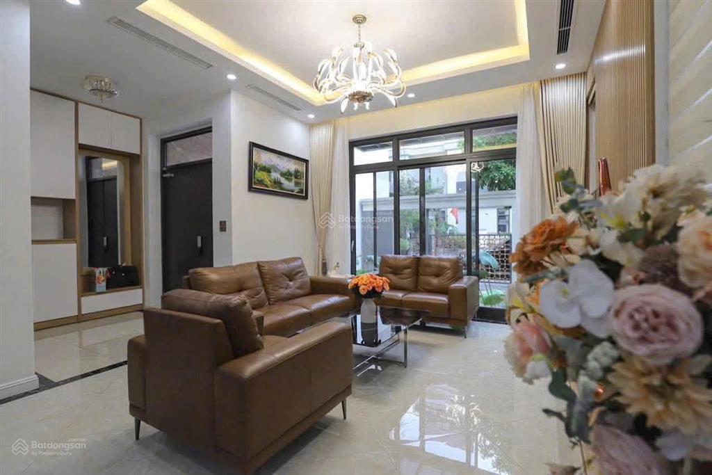 Cho thuê biệt thự starlake tây hồ tây, nhà mới, đẹp 200m2, 3 tầng, 4n+1, 5wc, sân vườn, 78tr/t