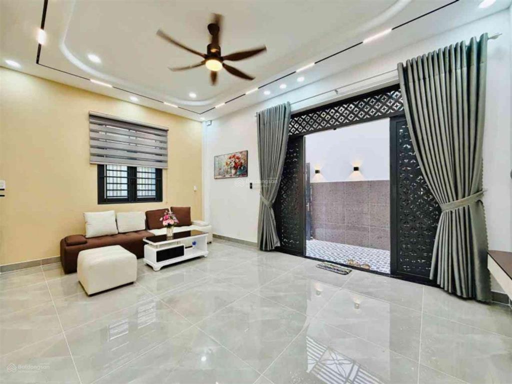 Nhà mới full nội thất 86m hxh thông đường quang trung p. 8 có sân để xe