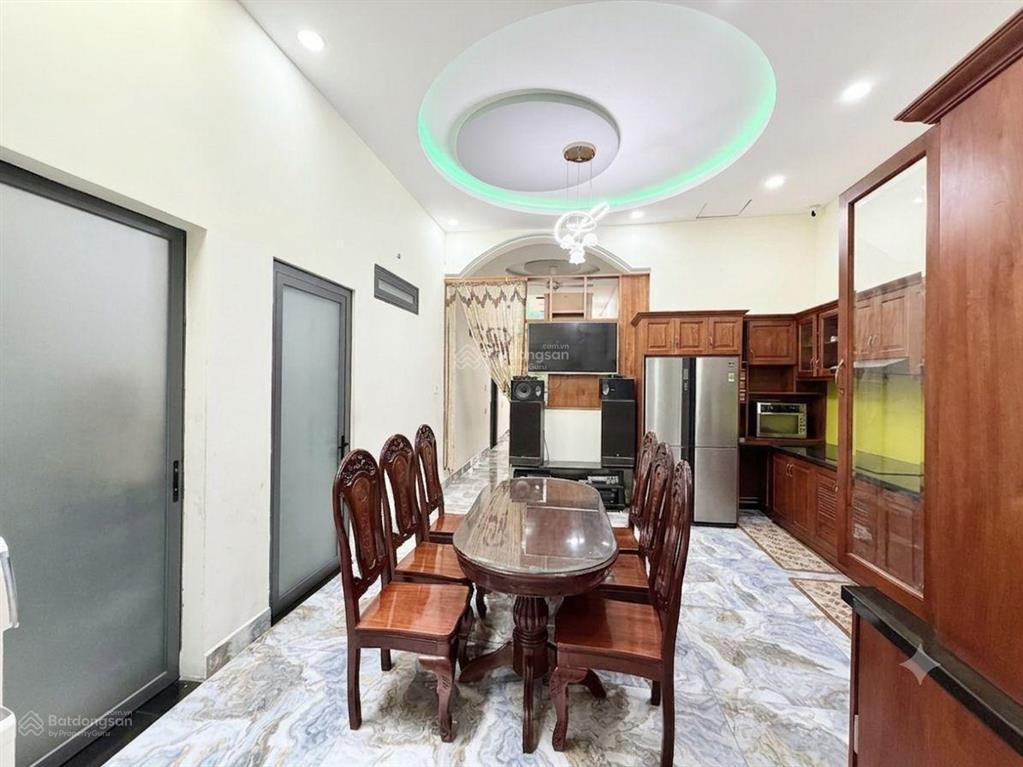 Giá cạnh tranh p1 gò vấp  nhà nguyên hồng  hẻm thông tứ tung  dtsd 130m² nội thất gỗ xịn