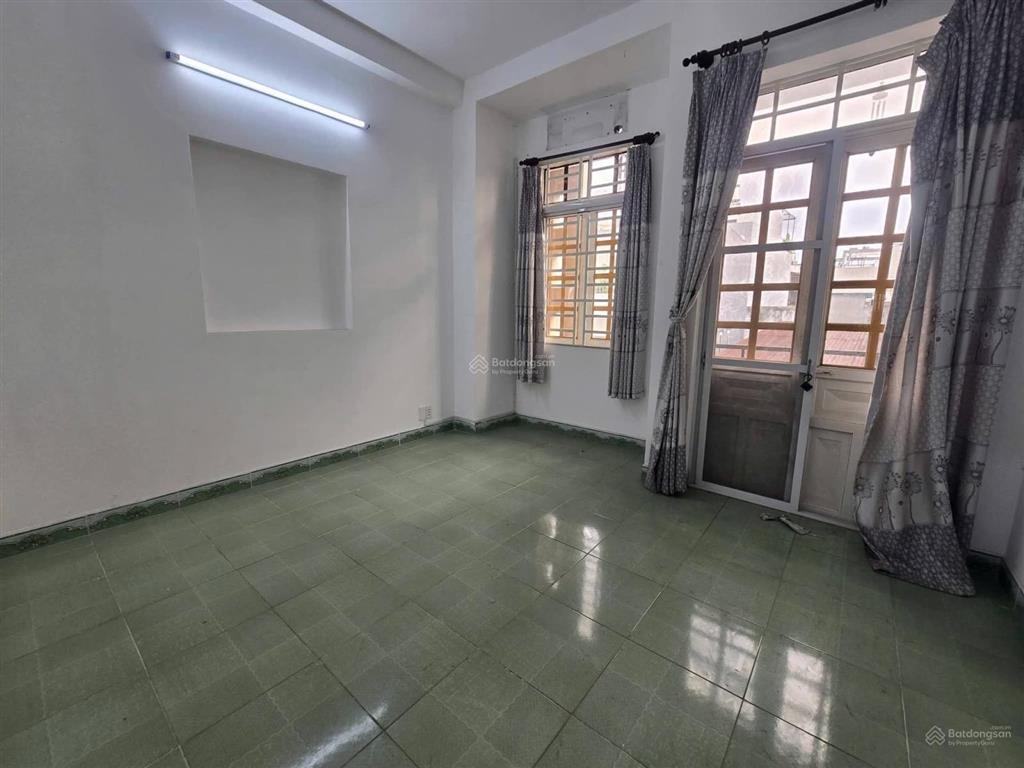 Sát mặt tiền đường nguyễn văn nghi 94m2  bán đất tặng nhà  có sân để xe