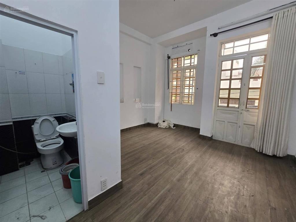Sát mặt tiền đường nguyễn văn nghi 94m2  bán đất tặng nhà  có sân để xe