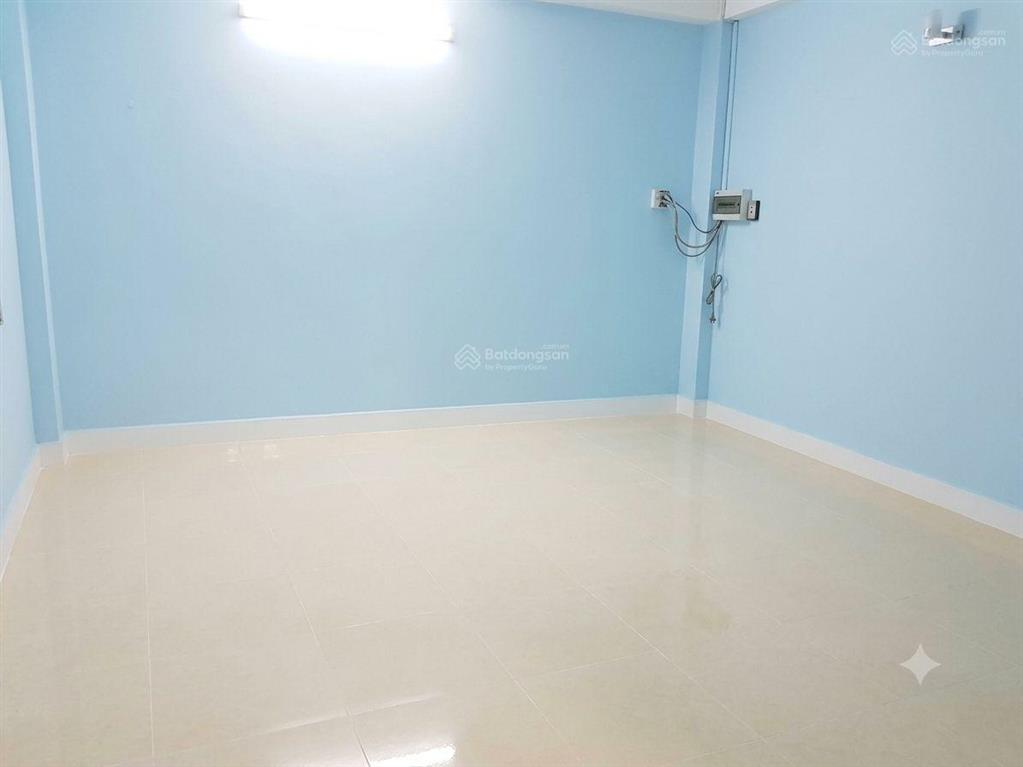 Bán đất tặng nhà2 tầng btct hoàn công đủ có pn trệtthông thống nhấtkế bên là khu phân lô xây xong
