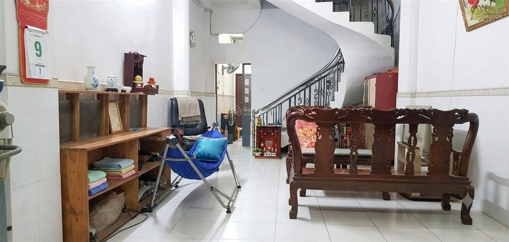Bán đất tặng nhà2 tầng btct hoàn công đủ có pn trệtthông thống nhấtkế bên là khu phân lô xây xong