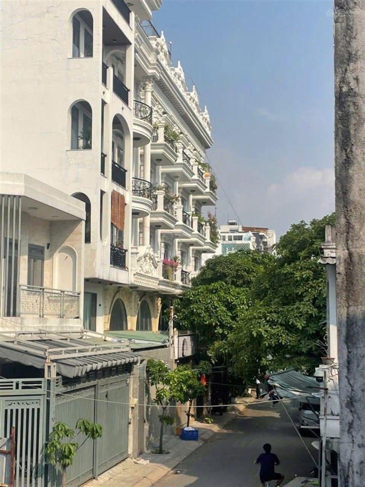 Bán đất tặng nhà2 tầng btct hoàn công đủ có pn trệtthông thống nhấtkế bên là khu phân lô xây xong