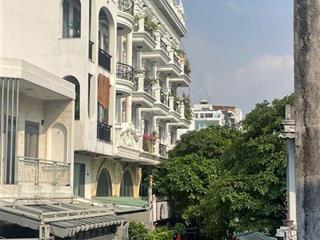 Bán đất tặng nhà2 tầng btct hoàn công đủ có pn trệtthông thống nhấtkế bên là khu phân lô xây xong