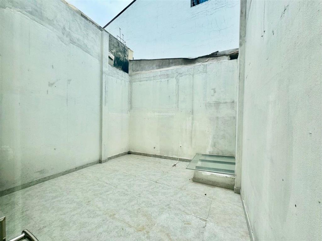 Nhà mới vào ở ngay  lê đức thọ  xe hơi đỗ cửa  gần kênh tham lương  có pn tầng trệt