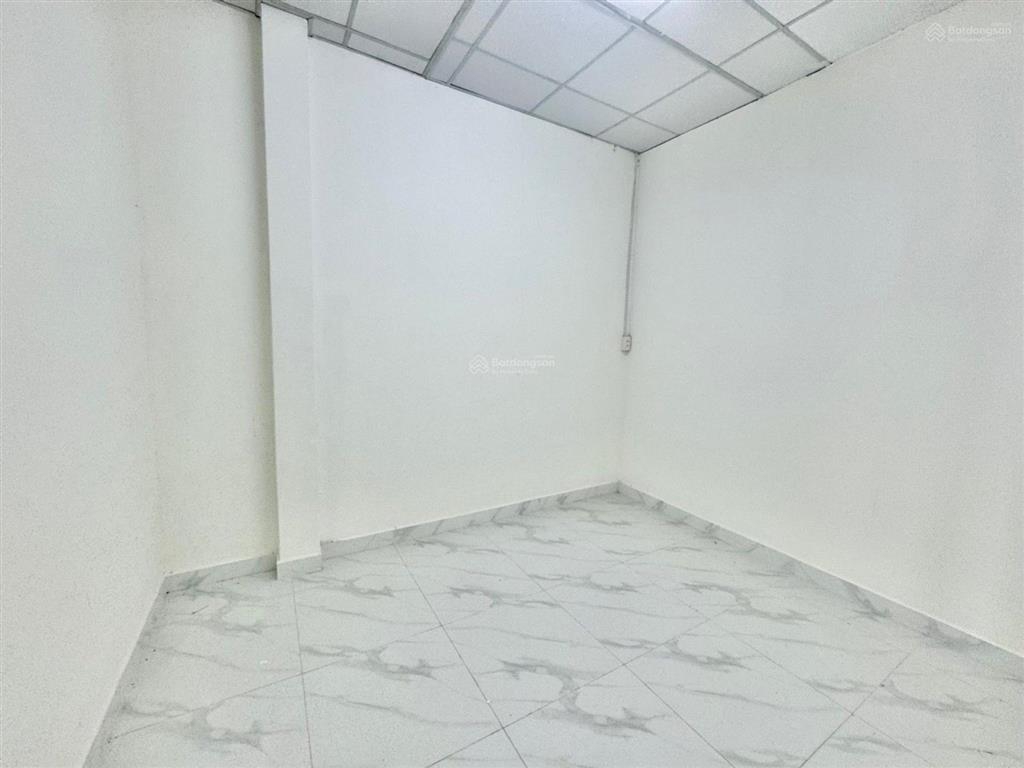 Nhà mới vào ở ngay  lê đức thọ  xe hơi đỗ cửa  gần kênh tham lương  có pn tầng trệt