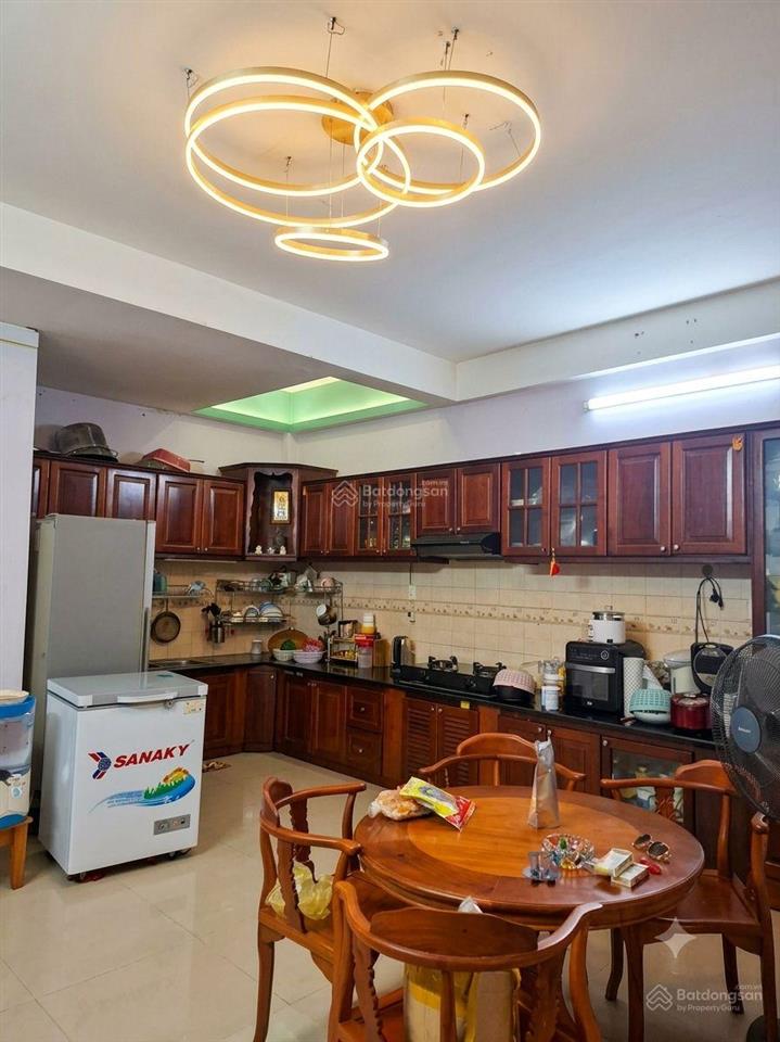 Chủ đi định cư giảm mạnh 300tr còn hơn 8 tỉ bv hồng đức đường 5m82m2(5.5x19)  5 tầng  5 pn 6wc