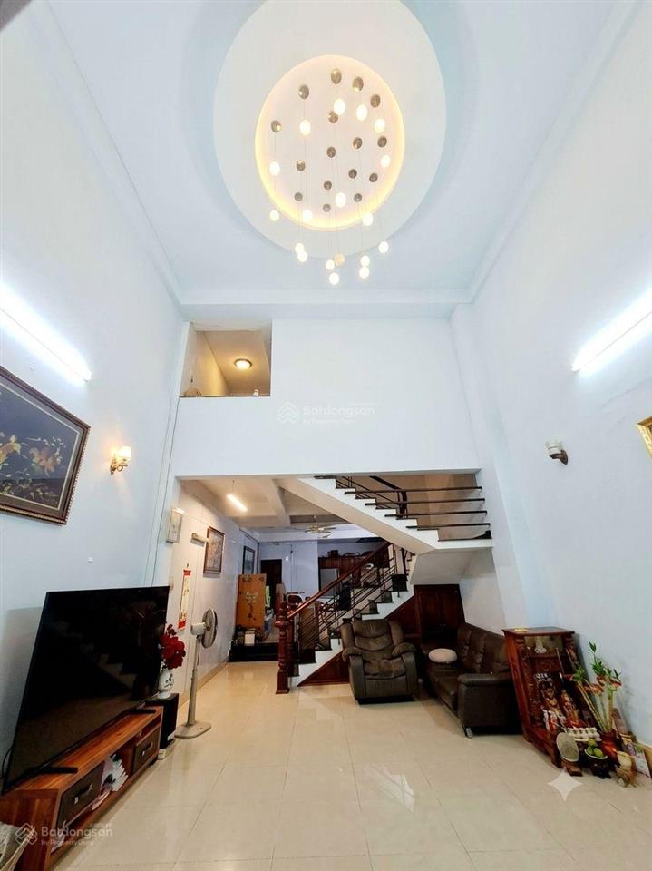 Chủ đi định cư giảm mạnh 300tr còn hơn 8 tỉ bv hồng đức đường 5m82m2(5.5x19)  5 tầng  5 pn 6wc