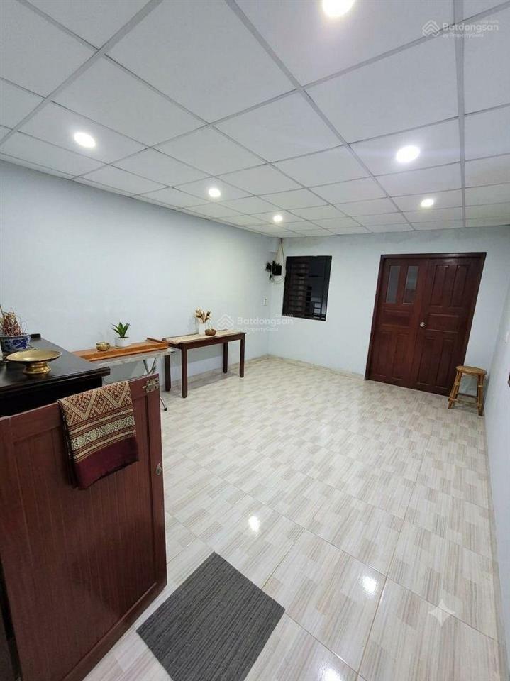 Chủ đi định cư giảm mạnh 300tr còn hơn 8 tỉ bv hồng đức đường 5m82m2(5.5x19)  5 tầng  5 pn 6wc