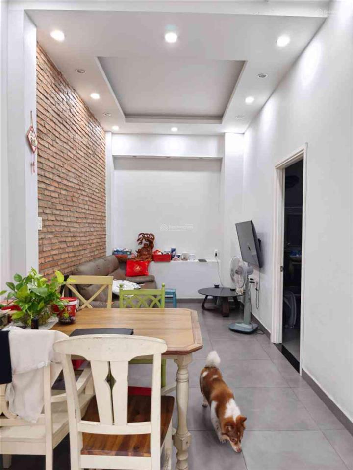 5,5m x 10m  nhà 3 tầng  3pn  gần phạm văn đồng  đi bình thạnh 5 phút