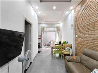 5,5m x 10m  nhà 3 tầng  3pn  gần phạm văn đồng  đi bình thạnh 5 phút