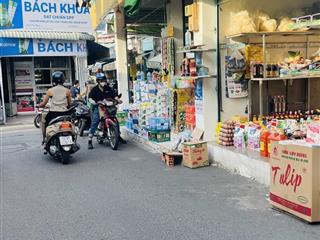 5,8 tỷ  3,7m (nở hậu 7m) x 18m  nhà 2 tầng  5pn  gần công viên làng hoa