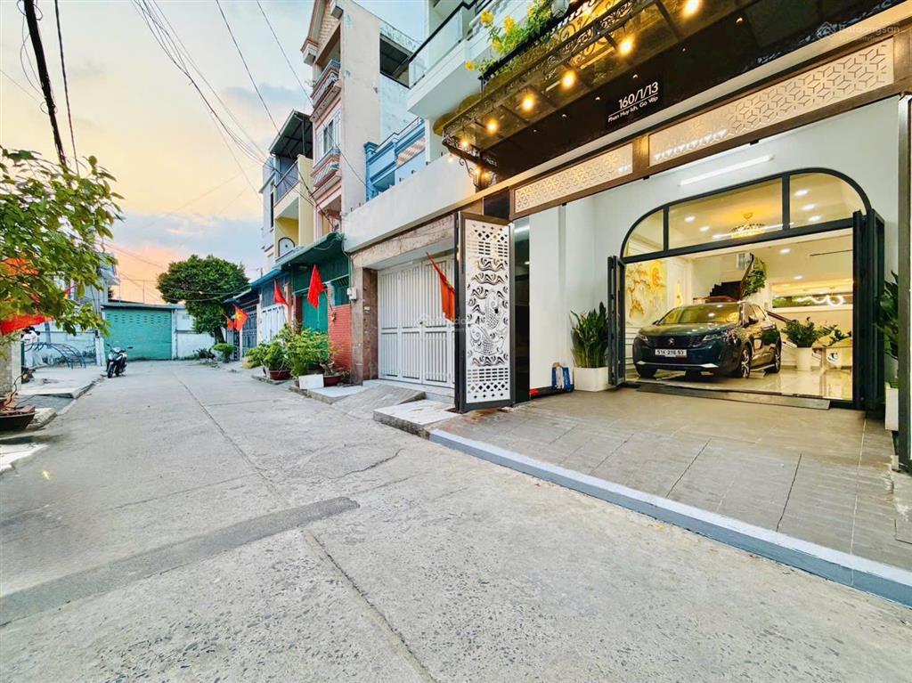 Xe hơi ngủ trong nhà  gần emart phan huy ích  nhà 4 tầng