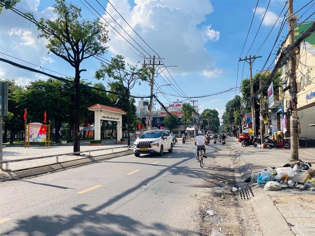 Nhà gần công vuên làng hoa  emart  có phòng ngủ tầng trệt cho người lớn tuổi