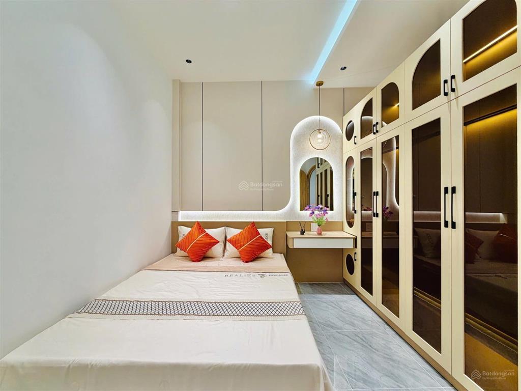 5,65 tỷ  4,5m x 10m  nhà 2 tầng  3pn  có phòng ngủ tầng trệt cho người lớn tuổi