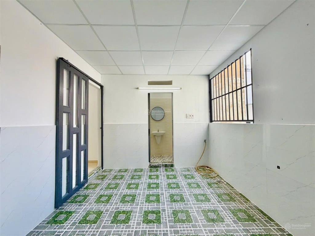 5,75 tỷ  ngang 4,4m nở hậu 5,2m  full nội thất  có phòng ngủ tầng trệt