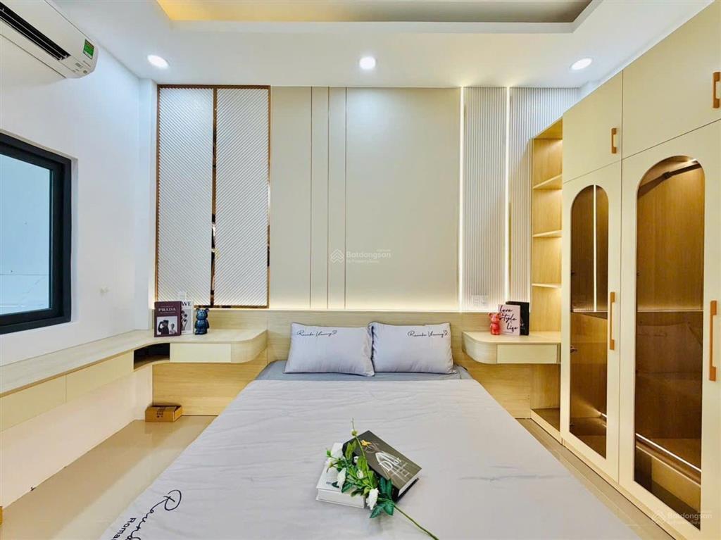 5,75 tỷ  ngang 4,4m nở hậu 5,2m  full nội thất  có phòng ngủ tầng trệt