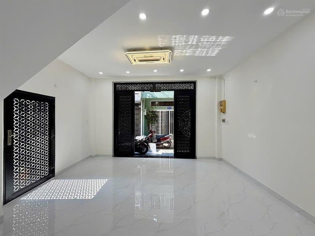 7,96 tỷ căn góc 2 mặt hẻm 4 tầng 5pn ngay chợ cây quéo, giáp phú nhuận & bình