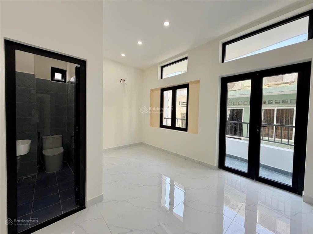 7,96 tỷ căn góc 2 mặt hẻm 4 tầng 5pn ngay chợ cây quéo, giáp phú nhuận & bình