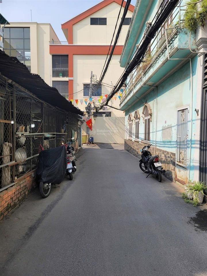 5,55 tỷ có phòng ngủ tầng trệt hẻm xe hơi full nội thất  gần emart 2