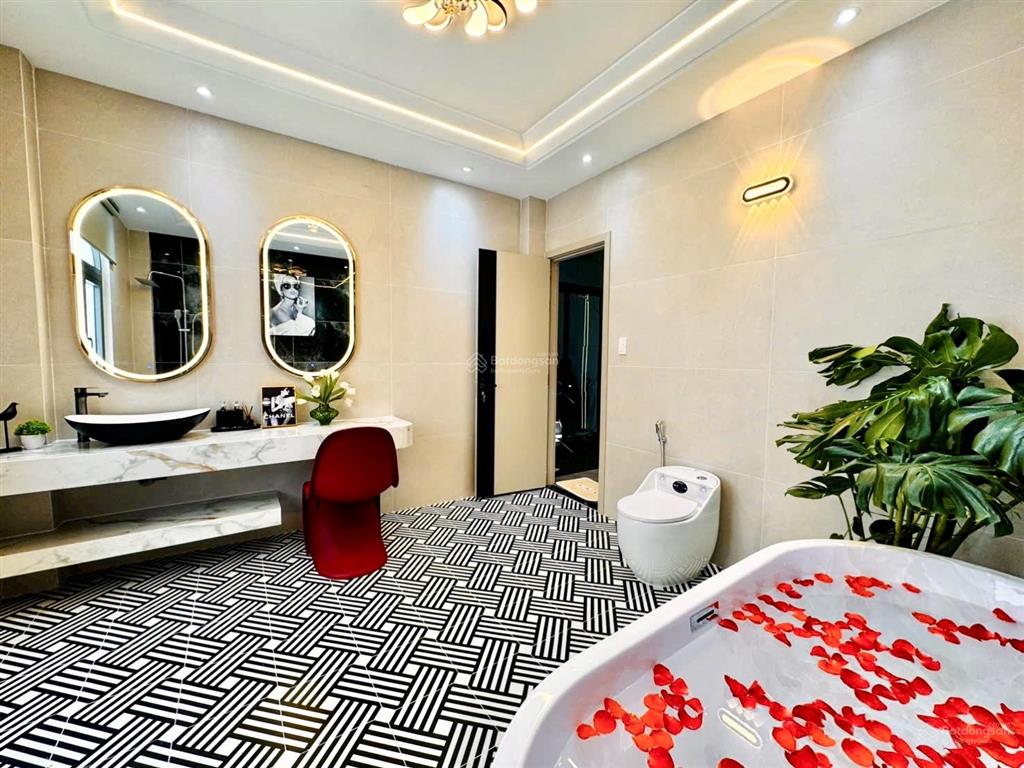60m2, bán nhà 4 tầng xây mới, hẻm 5m, nguyễn văn nghi  p1 gò vấp  7 tỷ hơn  ngay chợ gò vấp iuh