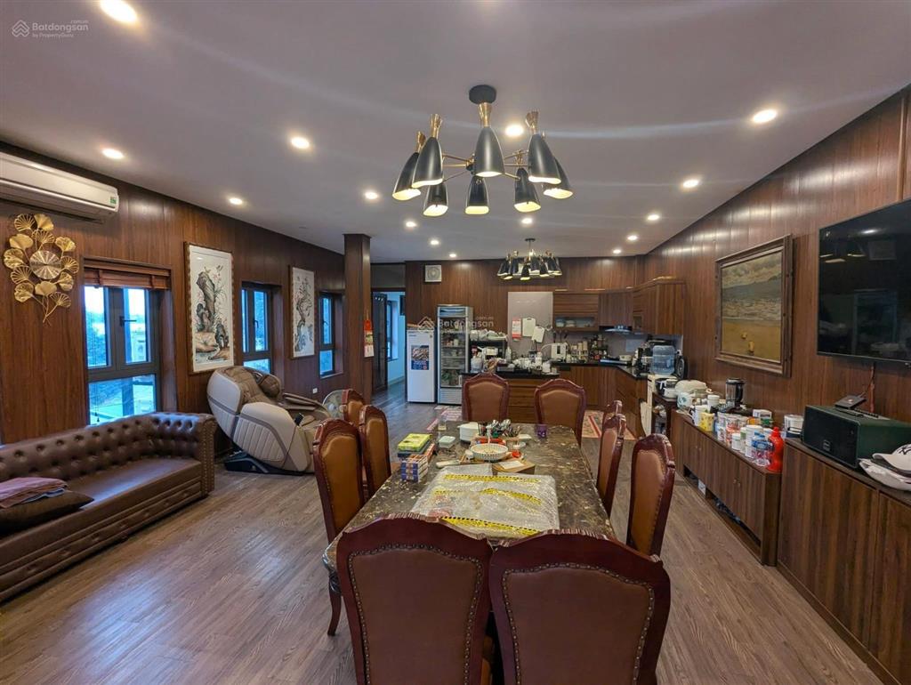 Vị trí kim cương, lô góc  2 mặt phố hoàng quốc việt, coffee  công ty, 60/75m², 5 tầng, vỉa hè to