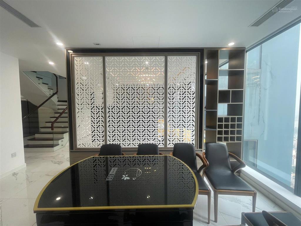 Hạ giá sốc 2 tỷ căn duplex vip sunshine city 195m² 5 phòng ngủ (2 tầng) full nội thất chỉ 21,5 tỷ