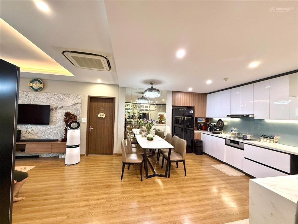 Bán căn hộ 3n2wc  106mvingardenia 3n đông nam view bể bơi, giá 10 tỷ hơn. e ms ngân