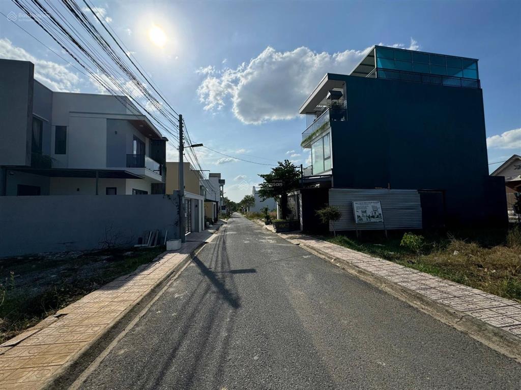 Chuyển về quê. bán nhanh lô đất ngay cầu vượt củ chi. 130m2 1 tỷ sổ hồng riêng