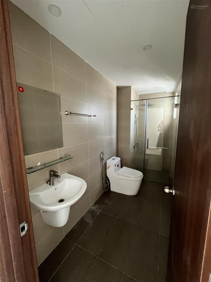 Cần cho thuê căn 3pn nhà trống mới đẹp  15/10 ở được tại chung cư the western capital q.6