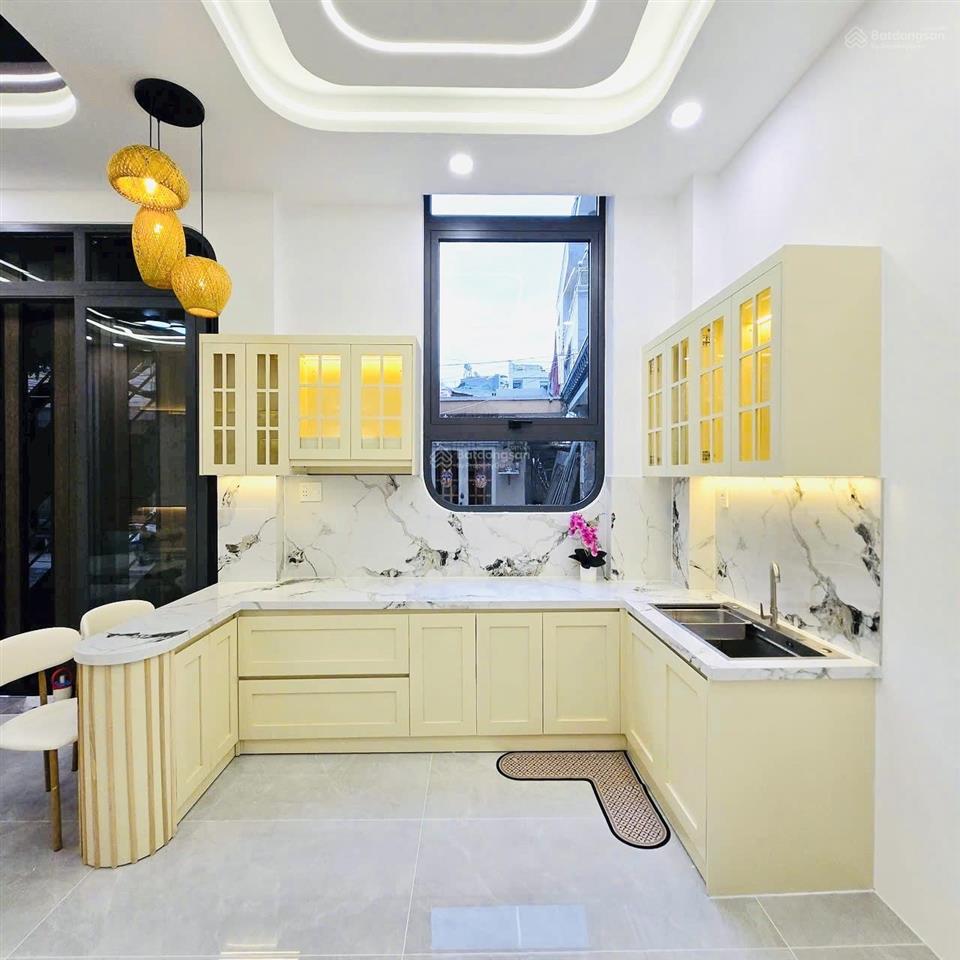 Nhà đẹp 4 tầng, cách mặt tiền 2 căn, ô tô đậu trước cửa, thông âu dương lân  phạm thế hiển