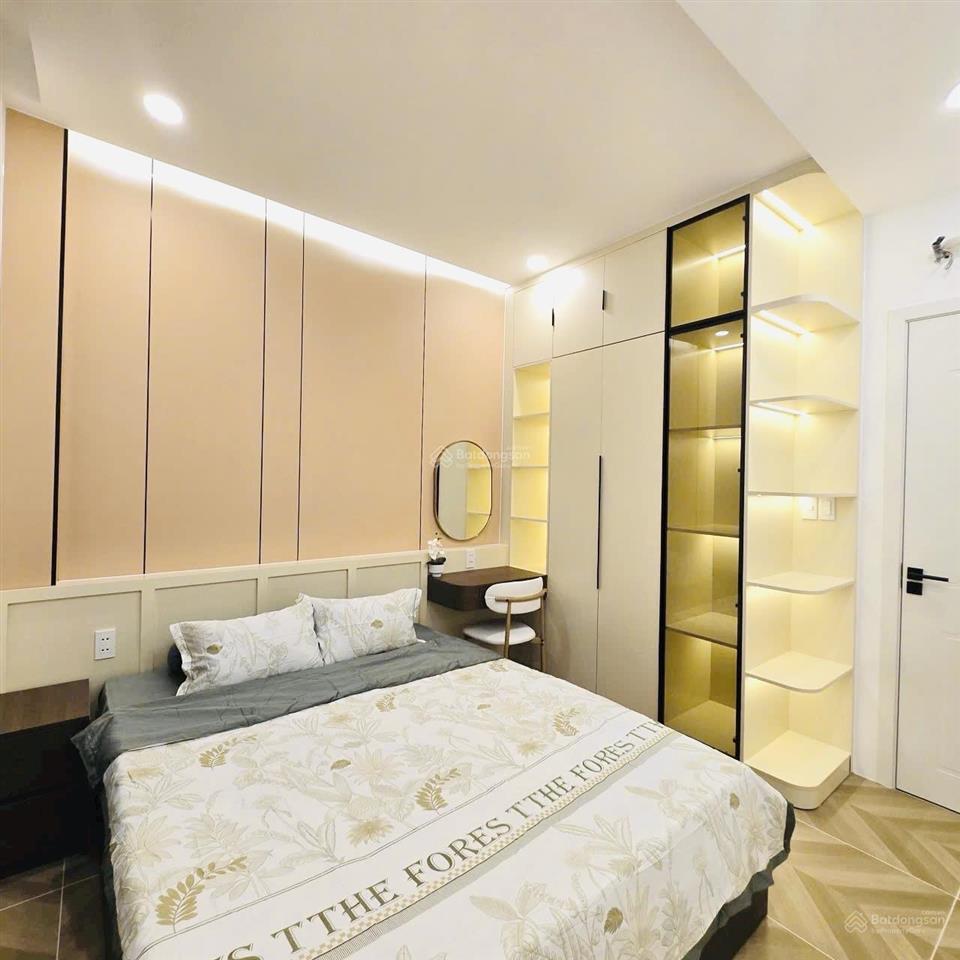Nhà đẹp 4 tầng, cách mặt tiền 2 căn, ô tô đậu trước cửa, thông âu dương lân  phạm thế hiển