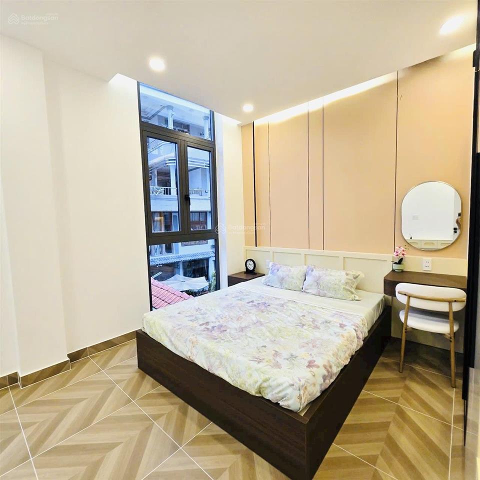 Nhà đẹp 4 tầng, cách mặt tiền 2 căn, ô tô đậu trước cửa, thông âu dương lân  phạm thế hiển