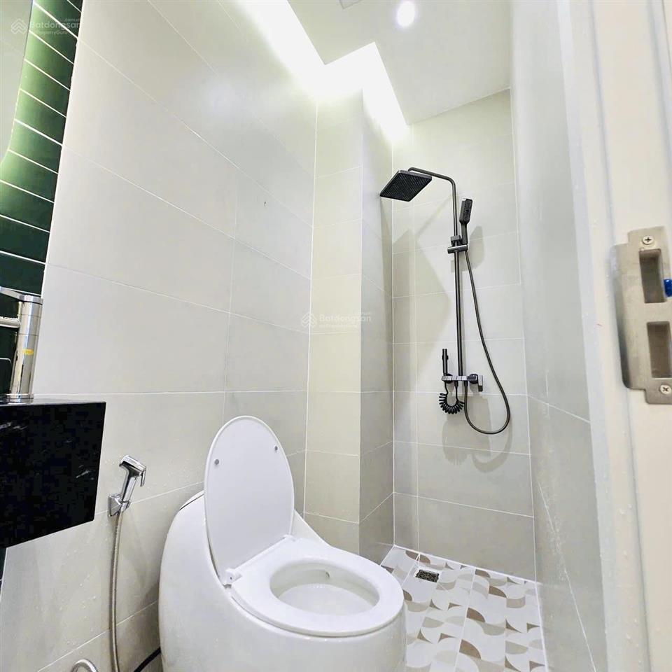 Nhà đẹp 4 tầng, cách mặt tiền 2 căn, ô tô đậu trước cửa, thông âu dương lân  phạm thế hiển