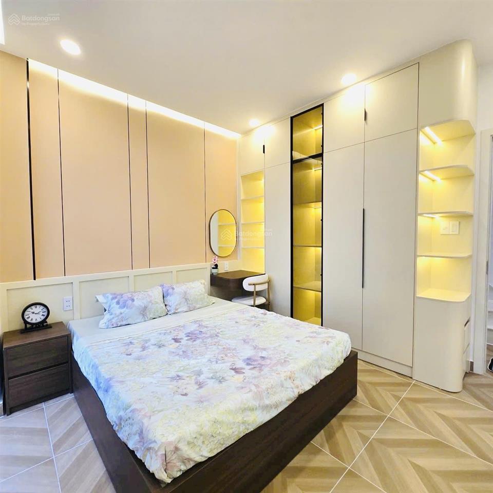 Nhà đẹp 4 tầng, cách mặt tiền 2 căn, ô tô đậu trước cửa, thông âu dương lân  phạm thế hiển