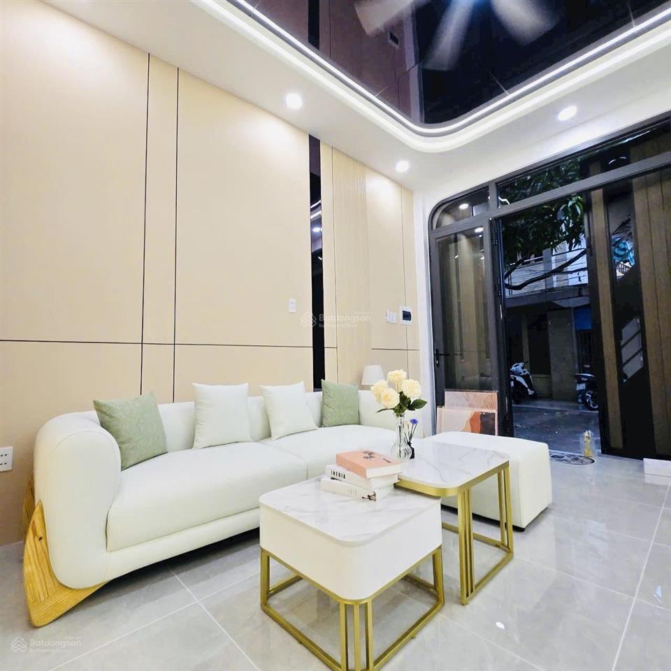 Nhà đẹp 4 tầng, cách mặt tiền 2 căn, ô tô đậu trước cửa, thông âu dương lân  phạm thế hiển