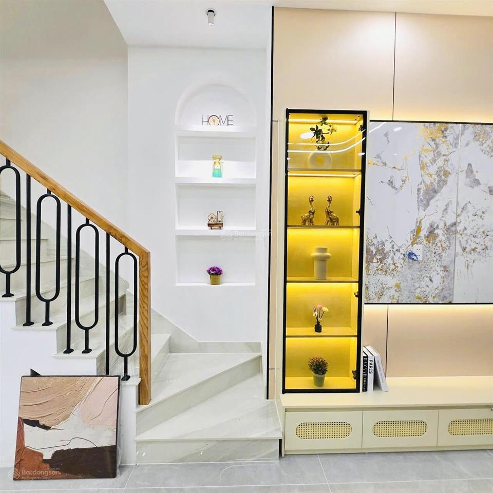 Nhà đẹp 4 tầng, cách mặt tiền 2 căn, ô tô đậu trước cửa, thông âu dương lân  phạm thế hiển