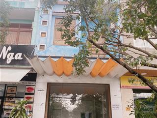 Chính chủ bán nhà 3tầng  2 mặt tiền vị trí hiếm hoi trung tâm tp quảng ngãi