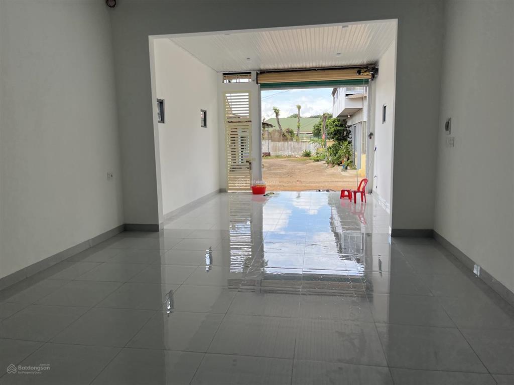 Nhà ngã 3 mặt tiền đường xuân thủy, giá rẽ.