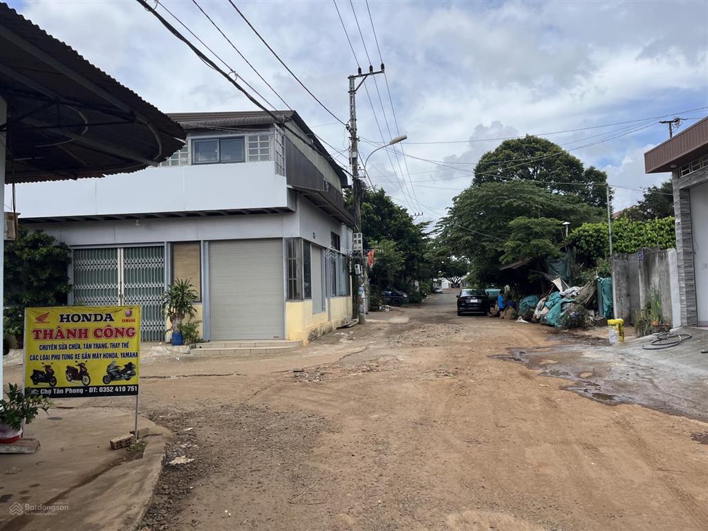 Nhà ngã 3 mặt tiền đường xuân thủy, giá rẽ.
