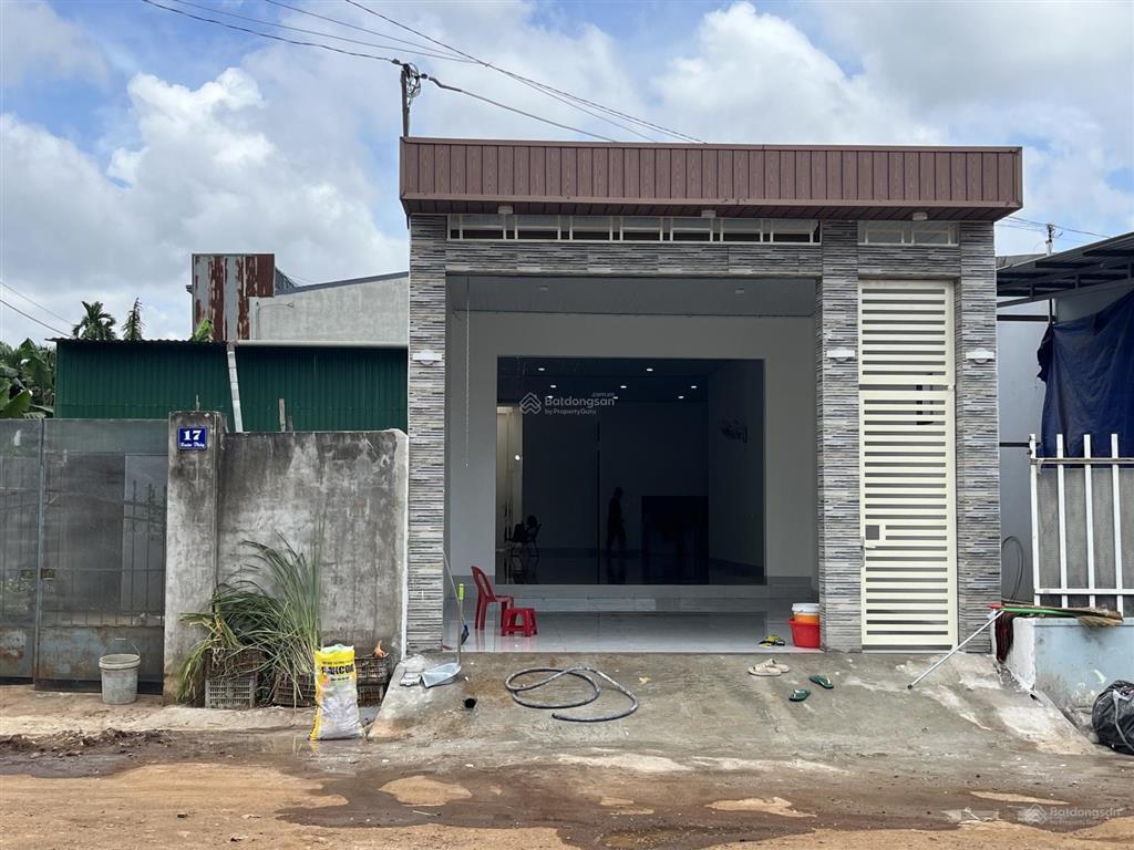 Nhà ngã 3 mặt tiền đường xuân thủy, giá rẽ.