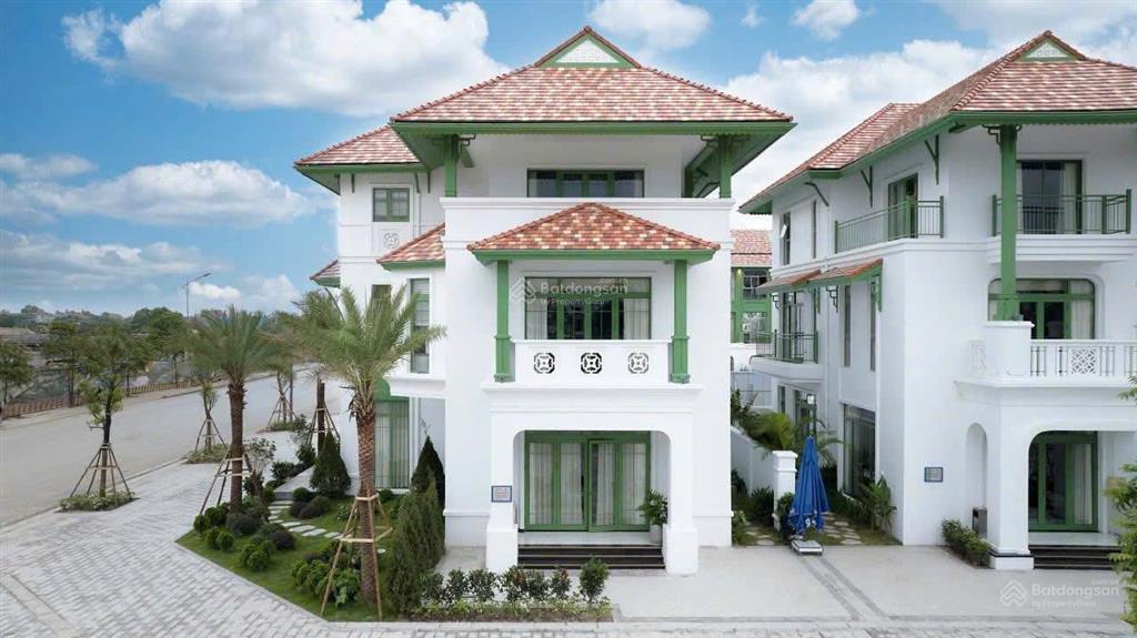 Bán liền kề có hầm cạnh quảng trường ánh sáng. bàn giao ngay đất + nhà 4.6 tỷ. htls 0% 36 tháng