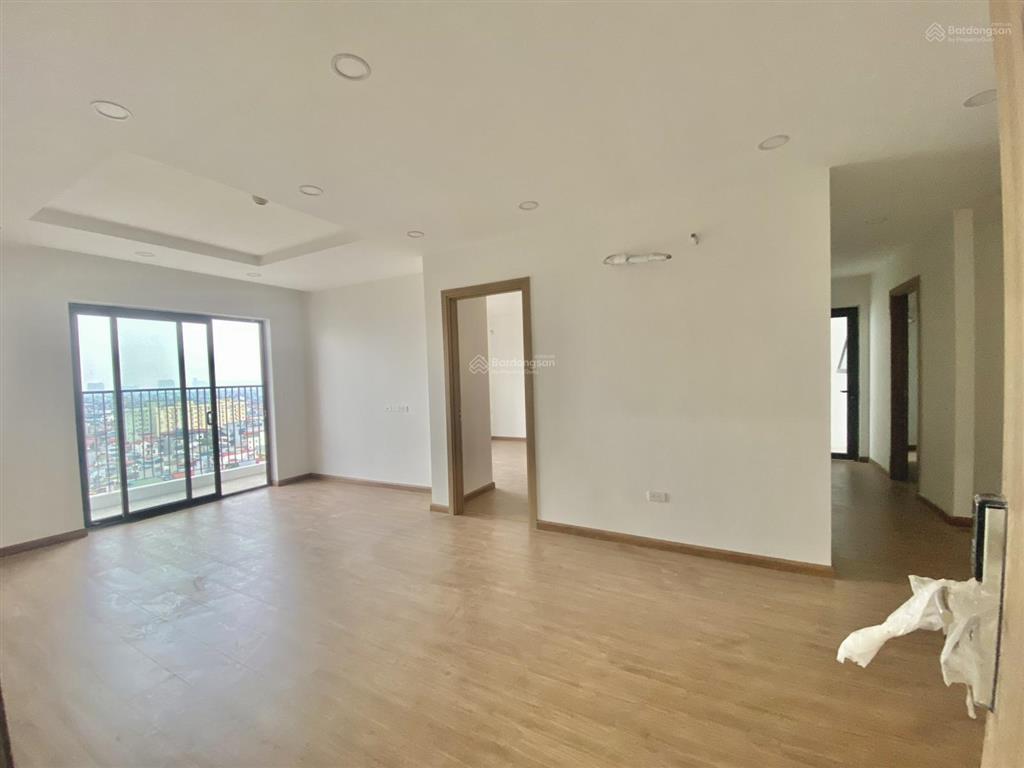 Mua nhà long biên giá tốt 2 ngủ tầng trung  đông nam giá 5.180 tỷ. htls 0%